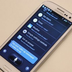 S-Voice, Siri versi Samsung Galaxy S III