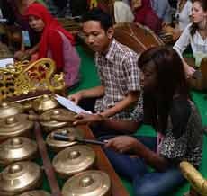 20 Mahasiswa Amerika Serikat Belajar Gamelan