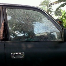 Ternyata Ada Tiga Lubang Tembakan di Kaca Mobil Korban