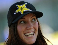 Wuih, Cewek Pengendara Toilet Tercepat di Dunia