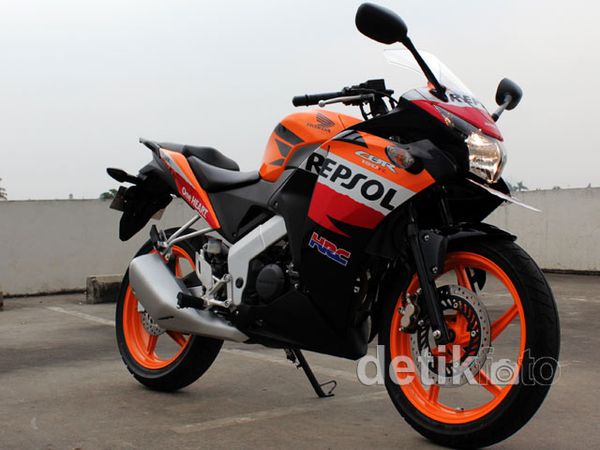 Menguji Performa CBR150R ala MotoGP
