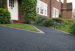 Jalan Aspal di Depan Rumah Bisa Menyebabkan Kegemukan