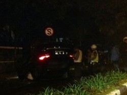 Porsche Cayenne Terbalik di Traffic Light Al Azhar