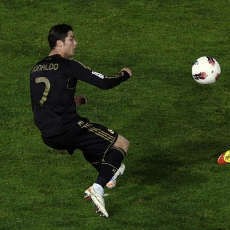 Gol Bunuh Diri Menangkan El Real