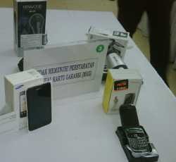 Tak Penuhi Manual Kartu Garansi, Samsung Galaxy & BlackBerry Cs Disita