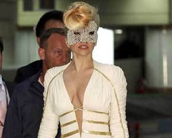 Lady Gaga: Cinta Adalah Hal Paling Mengerikan