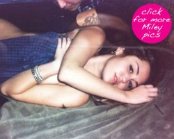 Bikin Tato, Miley Cyrus Posting Foto Topless