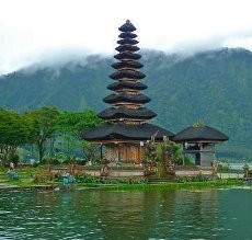 Menparekraf Ajak Wisatawan Habiskan Long Weekend di Indonesia