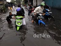 Hujan Deras, Kapuk Poglar Jakbar Terendam