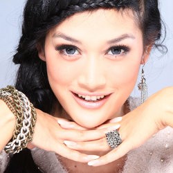 Naia Gaet Abdul Nyanyikan Call Me.. Love Me