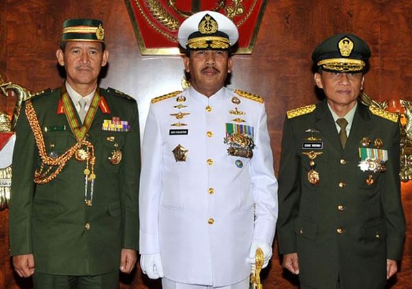 Panglima Tentara Brunei Terima Penghargaan dari TNI