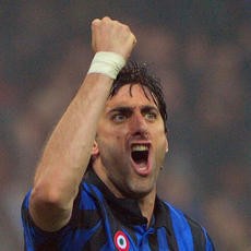 Milito, Pencetak Hat-trick Keempat di Derby Milan