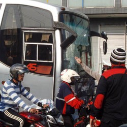 Terobos Jalur Busway, Puluhan Pengendara dan Anggota TNI Ditilang