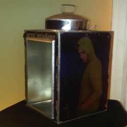 Ketika Seni Rupa dan Desain Bertemu di Kaleng Kerupuk