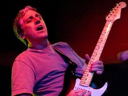 Eks-Gitaris Red Hot Chili Peppers: Saya Dilecehkan Para Personel Band