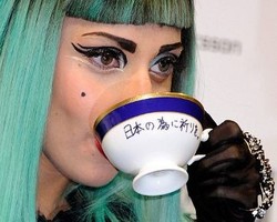 Dilelang, Cangkir Teh Bekas Lady Gaga Terjual Rp 693 Juta
