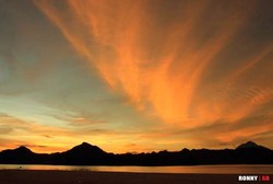 Cahaya Emas di Pulau Mahoro, Sulut