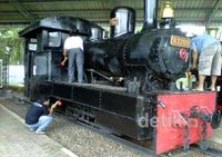 Merawat Lokomotif Kuno di Museum Transportasi