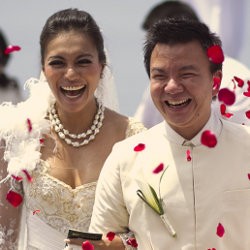 Denada Naik Gunung Bareng Suami, Ibunda Resah