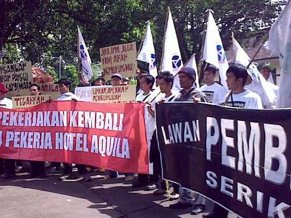 Eks Karyawan Hotel Grand Aquila Demo PN Bandung