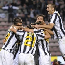 Cruyff Suka Gaya Juve