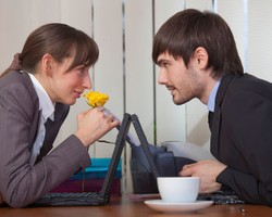 4 Cara Menjadi Wanita Menarik yang Sulit Ditolak Pria