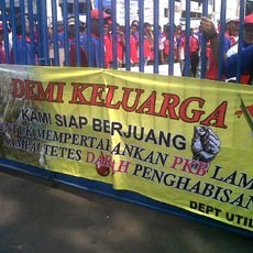 Buruh Pabrik Indomilk Demo Tuntut Kesejahteraan 