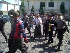 Protes Videotron Dekat Pospol, Aktivis LSM di Semarang Digiring Polisi