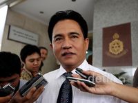 Yusril Datangi Polri Pertanyakan Status Siti Fadilah