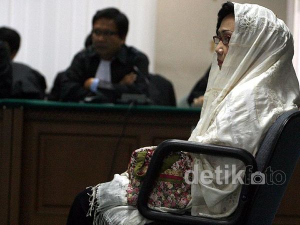 Nunun Resmi Berstatus Koruptor & Dibui 2,5 tahun