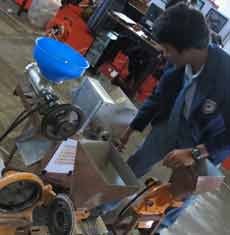 Siswa SMK Racik Mesin Penggiling 4 in 1