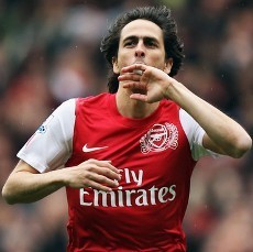Fokus ke Arsenal, Benayoun Abaikan Posisi Finis Chelsea