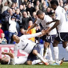 Adebayor: Spurs Pantas Finis di Empat Besar