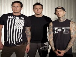 Travis Barker Operasi, Blink 182 Batalkan Jadwal Konser