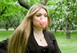 Mengunyah Perman Karet Baik untuk Ibu Hamil