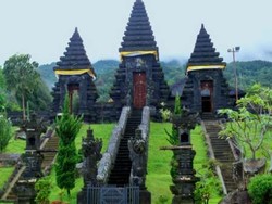 Jagatkartha, Pura Megah di Kaki Gunung Salak