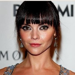 Terpesona Robert Pattinson, Christina Ricci Bersedia Bugil