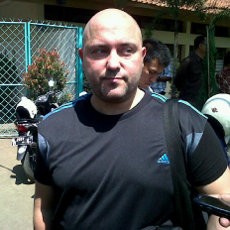 Pria Kekar Asal Inggris Ini Terpikat Benjang