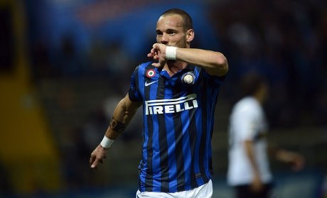 Sheringham: MU Bakal Kejar Sneijder Lagi