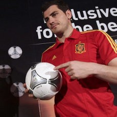 Casillas Perkenalkan Bola Final Euro 2012