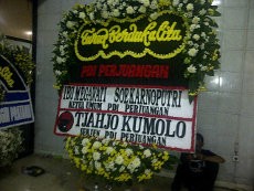 Karangan Bunga Belasungkawa dari Megawati untuk Korban Sukhoi