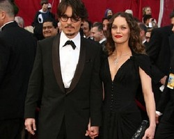 Johnny Depp Bantah Putus dengan Vanessa Paradis