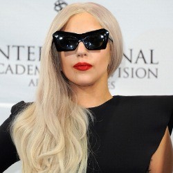 Tur Dunia, Kesehatan Lady Gaga Terganggu