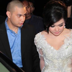 Tiba di Jakarta, Pacar Syahrini Ditemani Perempuan Cantik