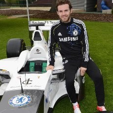 Ketika Mobil F1 Parkir di Markas Chelsea