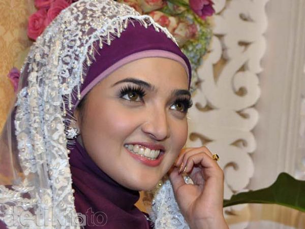 Wah, Anggunnya Ashanty Berjilbab