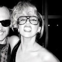 Lady Gaga Pamer Payudara di Twitter