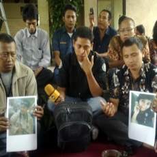 Jurnalis dan Anggota Dewan Gelar Doa untuk Korban Sukhoi