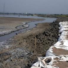 Tanggul Lumpur Lapindo Merembes di Dua Titik
