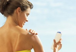 Sembarangan Pakai Tabir Surya Bisa Memicu Penyakit Endometriosis